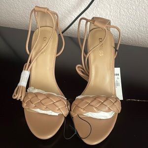 NWT, Express tan heels